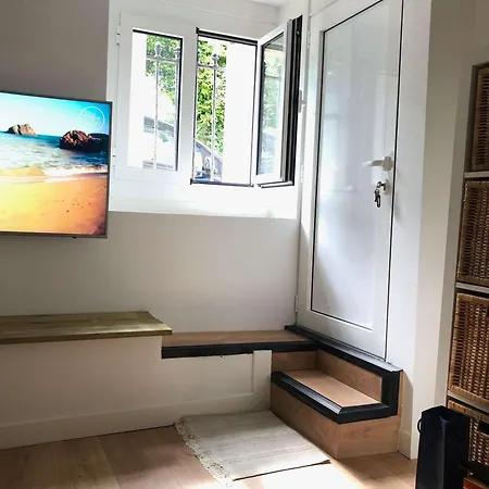 Very With Garden شقة